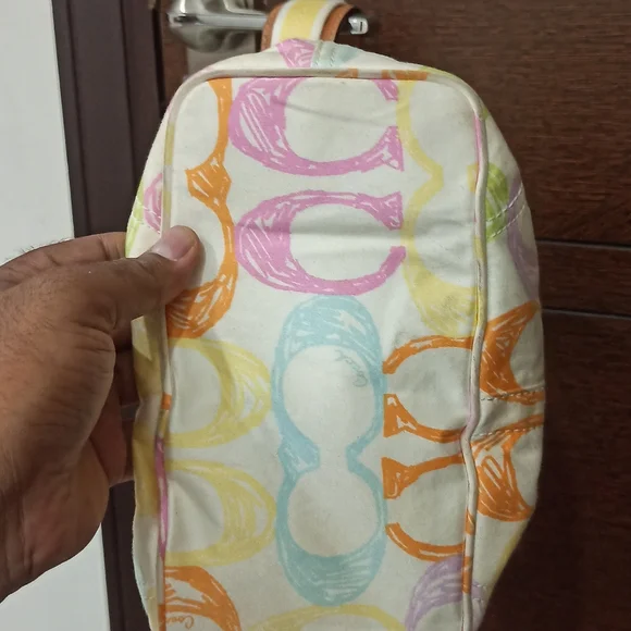 Coach - Picture 6 of 9